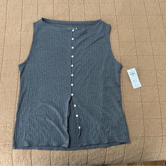Abercrombie & Fitch Wide Rib Button-Through Slash
Top - Picture 2 of 4